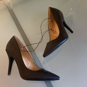 NEW Chinese Laundry Minimalist Black Office Pumps Size 9